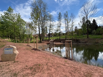 Prodej pozemku 1868 m², Hronov