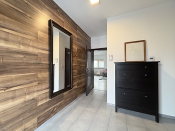 Vstupní předsíň - Prodej domu 102 m², Klecany