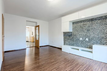 Obývací pokoj - Pronájem bytu 2+1 v osobním vlastnictví 58 m², Praha 10 - Vršovice