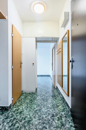 Předsíň - Pronájem bytu 2+1 v osobním vlastnictví 58 m², Praha 10 - Vršovice