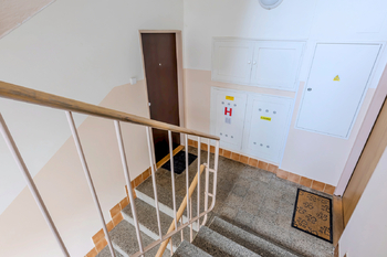 Schodiště - Pronájem bytu 2+1 v osobním vlastnictví 58 m², Praha 10 - Vršovice