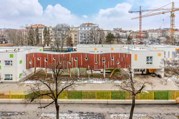 Pohled z kuchyně  - Pronájem bytu 2+1 v osobním vlastnictví 58 m², Praha 10 - Vršovice