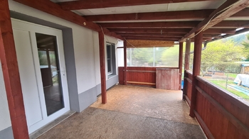 Terasa je využitelná pro letní sezení - Prodej domu 55 m², Příbram
