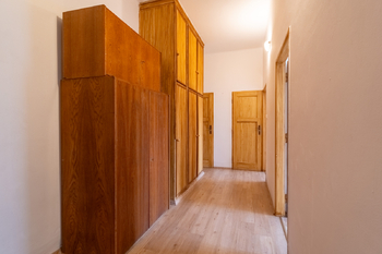 Předíň s úložnými prostory - Pronájem bytu 2+1 v osobním vlastnictví 63 m², Praha 3 - Vinohrady