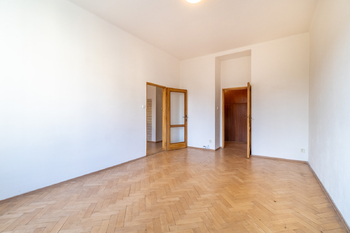 Vstup z kuchyně i z předsíně - Pronájem bytu 2+1 v osobním vlastnictví 63 m², Praha 3 - Vinohrady