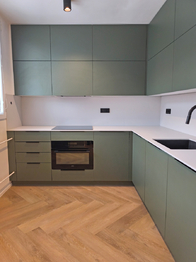 Kuchyňský kout včetně vestavěných spotřebičů.  - Pronájem bytu 2+kk v osobním vlastnictví 53 m², Čelákovice