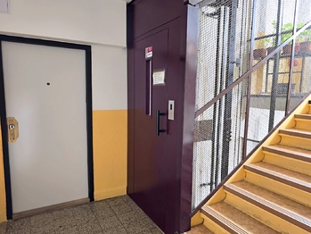 Chodba a výtah u bytové jednotky.  - Pronájem bytu 2+kk v osobním vlastnictví 53 m², Čelákovice