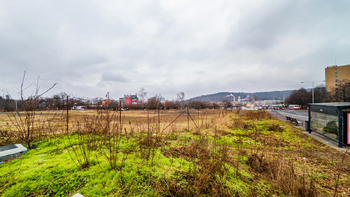 15. Pohled od zastávky Zálesí k Nemocnici Krč a Krčskému a Michelskému lesu - Pronájem bytu 2+kk v osobním vlastnictví 39 m², Praha 4 - Krč