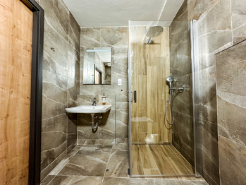 Koupelna - Pronájem bytu 1+kk v osobním vlastnictví 31 m², Horní Planá