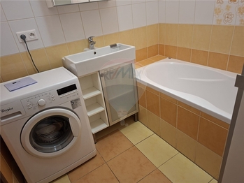 Pronájem bytu 1+kk v osobním vlastnictví 64 m², Praha 9 - Vinoř