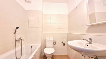 Koupelna - Pronájem bytu 2+1 v osobním vlastnictví 47 m², České Budějovice