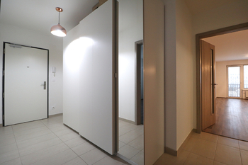 Chodba - Pronájem bytu 3+kk v osobním vlastnictví 74 m², Praha 9 - Vysočany