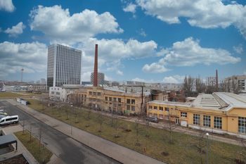 Výhled z obývací části - Pronájem bytu 3+kk v osobním vlastnictví 74 m², Praha 9 - Vysočany