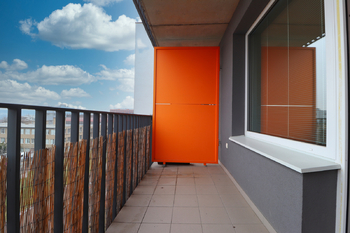 1. balkon - Pronájem bytu 3+kk v osobním vlastnictví 74 m², Praha 9 - Vysočany