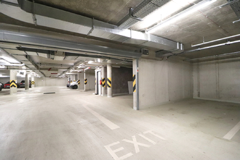 Garáž - Pronájem bytu 3+kk v osobním vlastnictví 74 m², Praha 9 - Vysočany