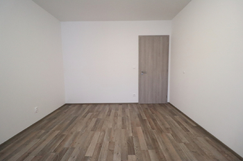 1. pokoj - Pronájem bytu 3+kk v osobním vlastnictví 74 m², Praha 9 - Vysočany