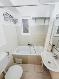 Koupelna - Pronájem bytu 1+kk v osobním vlastnictví 26 m², Praha 2 - Nové Město