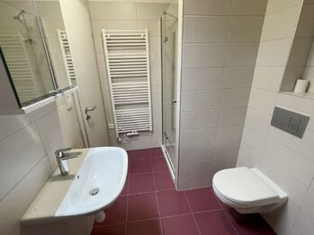 koupelna - Pronájem domu 58 m², Hostouň