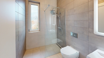 koupelna  - Prodej bytu 5+kk v osobním vlastnictví 160 m², Statenice