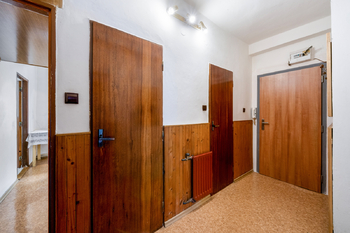 Vstupní chodba - Prodej bytu 3+1 v osobním vlastnictví 77 m², Chrudim