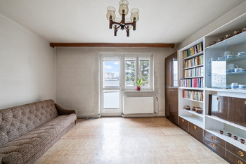 Obývací pokoj - Prodej bytu 3+1 v osobním vlastnictví 77 m², Chrudim