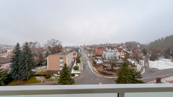 Výhled z lodžie - Pronájem bytu 2+1 v osobním vlastnictví 60 m², Trutnov