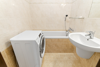 Koupelna - Prodej bytu 3+1 v osobním vlastnictví 62 m², Praha 4 - Háje
