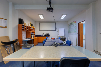 Prodej výrobních prostor 2017 m², Karlovy Vary