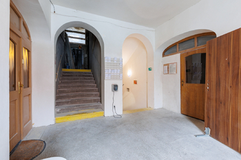 Prodej výrobních prostor 2017 m², Karlovy Vary