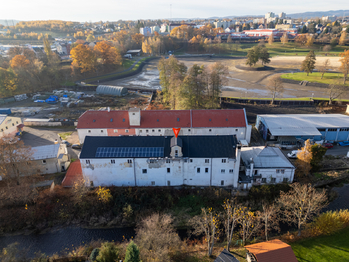Prodej výrobních prostor 2017 m², Karlovy Vary