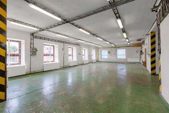Prodej výrobních prostor 1161 m², Nechanice