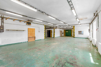 Prodej výrobních prostor 1161 m², Nechanice