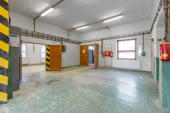 Prodej výrobních prostor 1161 m², Nechanice