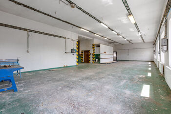 Prodej výrobních prostor 1161 m², Nechanice