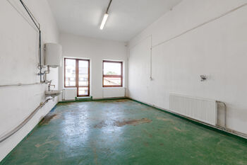Prodej výrobních prostor 1161 m², Nechanice