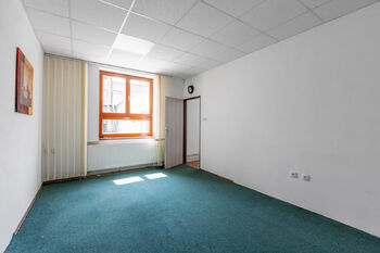 Prodej výrobních prostor 1161 m², Nechanice