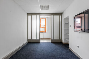 Prodej výrobních prostor 1161 m², Nechanice