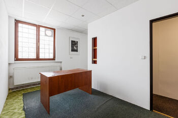 Prodej výrobních prostor 1161 m², Nechanice