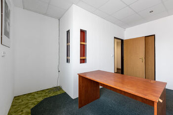 Prodej výrobních prostor 1161 m², Nechanice