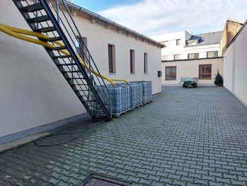 Prodej výrobních prostor 1161 m², Nechanice