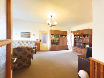 Prodej domu 280 m², Chrást