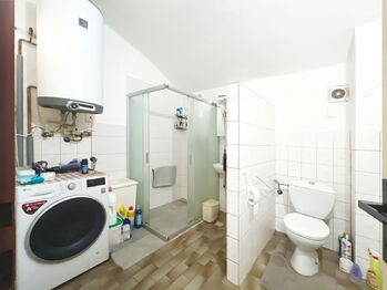 Prodej domu 280 m², Chrást