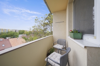 lodžie u obývacího pokoje foto 1 - Prodej bytu 2+1 v osobním vlastnictví 60 m², Brno