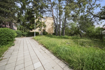 pohled na bytový dům foto 1 - Prodej bytu 2+1 v osobním vlastnictví 60 m², Brno 