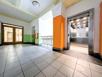 chodba s výtahem ... - Pronájem bytu 3+kk v osobním vlastnictví 103 m², Havlíčkův Brod