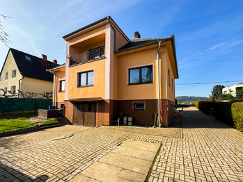 Prodej domu 300 m², Komárov