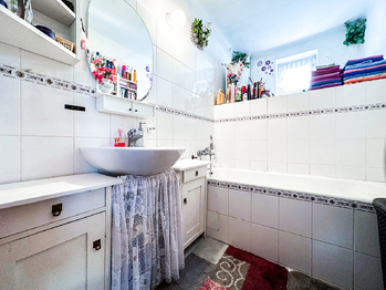 Prodej domu 300 m², Komárov