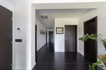 vstupní chodba 1.NP - Prodej domu 295 m², Mistřice