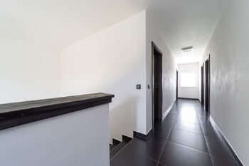 chodba 2.NP - Prodej domu 295 m², Mistřice