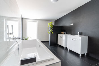 koupelna 2.NP - Prodej domu 295 m², Mistřice